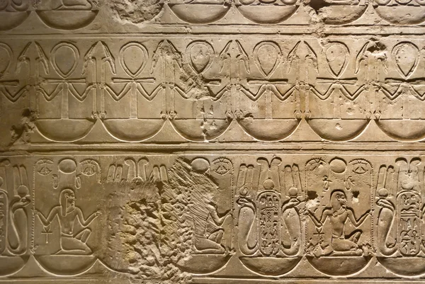Gamla Egypten symboler ristade på stenen Stockfoto