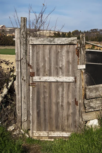 Puerta de madera exterior rural —  Fotos de Stock