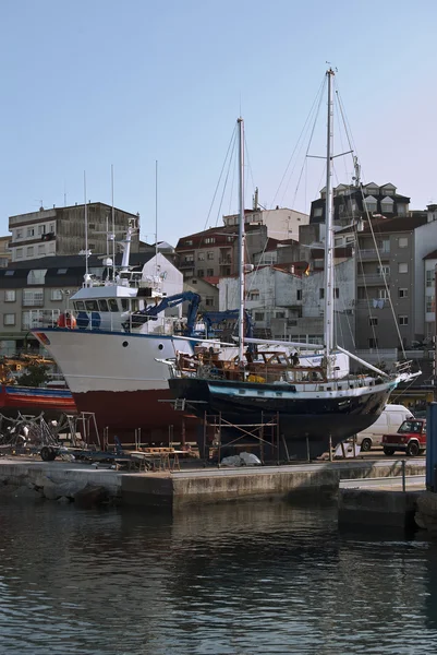 Barcos en dique seco, Galicia, España —  Fotos de Stock