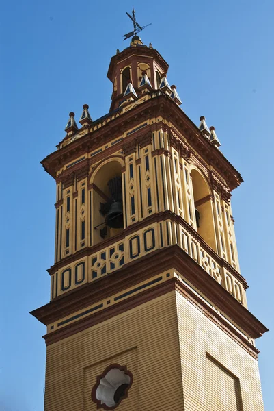 Turm zur Kirche von San Bernardo, Sevilla, Spanien — Stockfoto