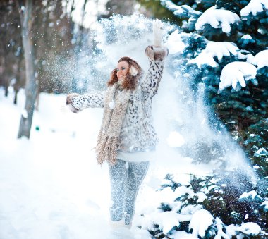 snowy orman kız