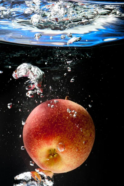Μήλο σε νερό — Φωτογραφία Αρχείου