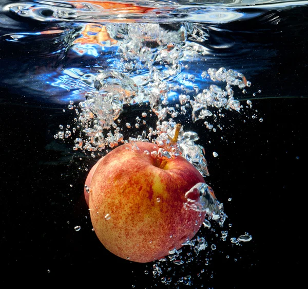 Μήλο σε νερό — Φωτογραφία Αρχείου
