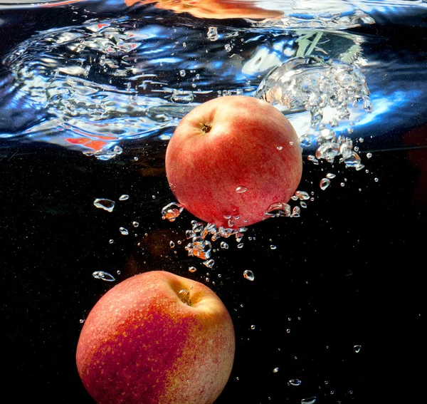 Iki elma suyu — Stok fotoğraf