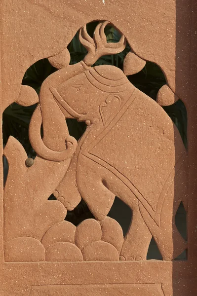 Carved elephant — Stock Photo, Image