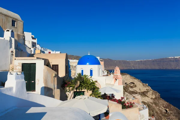 A nice round sharped and blue headed temple at Oia, Santorini, Greece — Stock Photo, Image