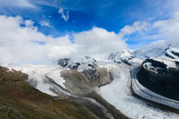 Un bellissimo ghiacciaio, il ghiacciaio Grenz a Zermatt, Svizzera — Foto Stock