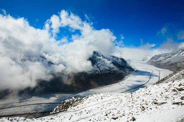Un magnifique et plus grand glacier, le glacier Aletsch en Suisse — Photo