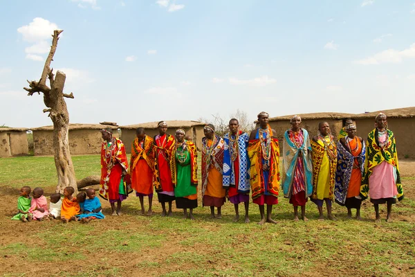 Un gruppo di donne keniote della tribù Masai — Foto Stock