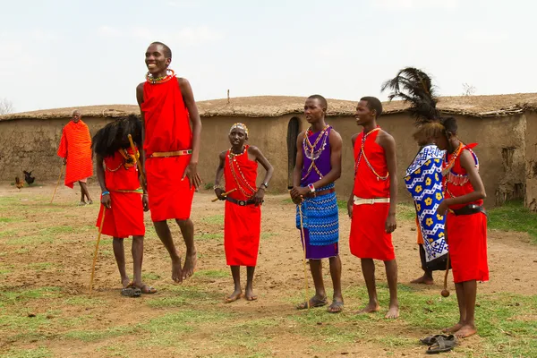 En grupp av Kenyas masai stam Royaltyfria Stockbilder