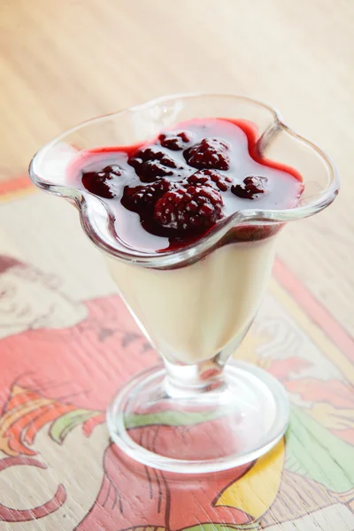 Sweet cream on cup — Stock Photo, Image