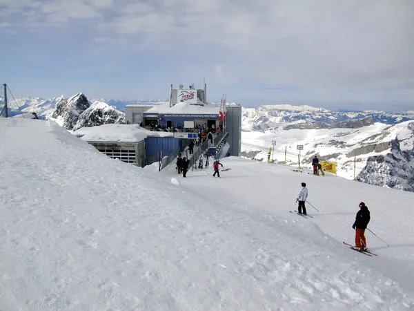 从顶部的铁力士滑雪赛道 — 图库照片