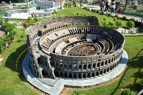 Colosseum, içinde miniatura park Italia