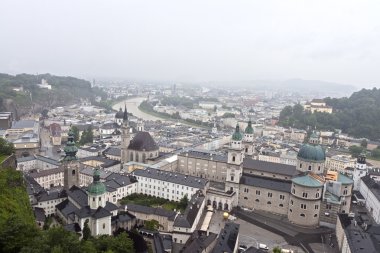 Bir yağmurlu günde Salzburg