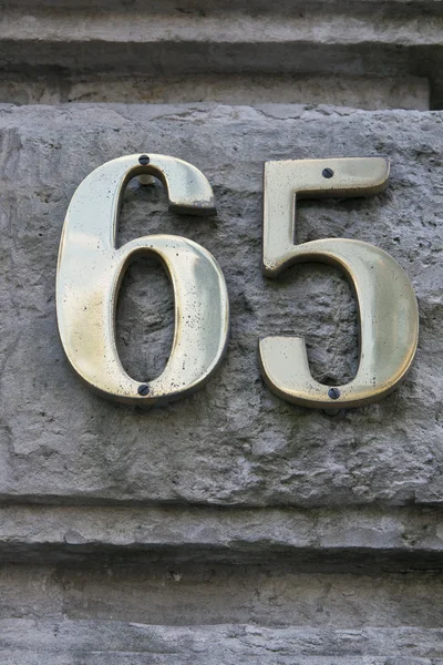 Номер будинку на стіні — стокове фото