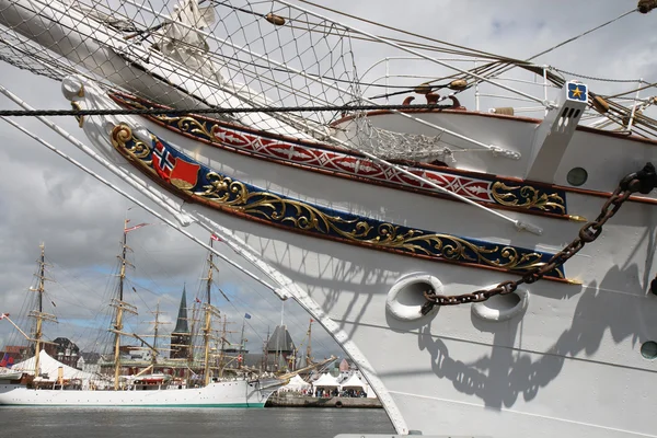 Ornamente auf Segelschiff — Stockfoto