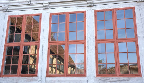 Trzy okna — Zdjęcie stockowe