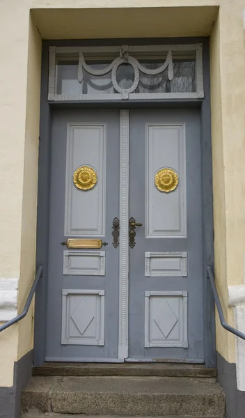 Porta cinzenta — Fotografia de Stock