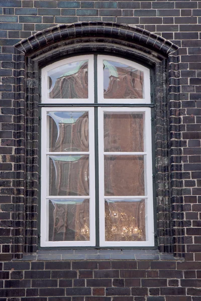 Reflejos en una ventana — Foto de Stock