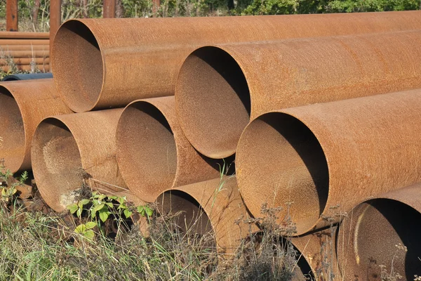 Ржавые стальные трубы — стоковое фото