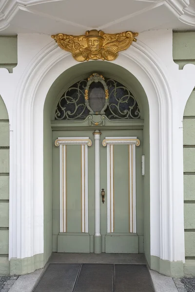 Zelené dvojité dveře — Stock fotografie