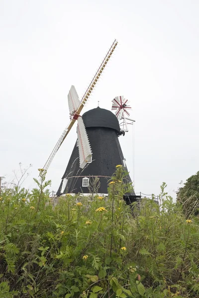 Vecchio mulino a vento — Foto Stock