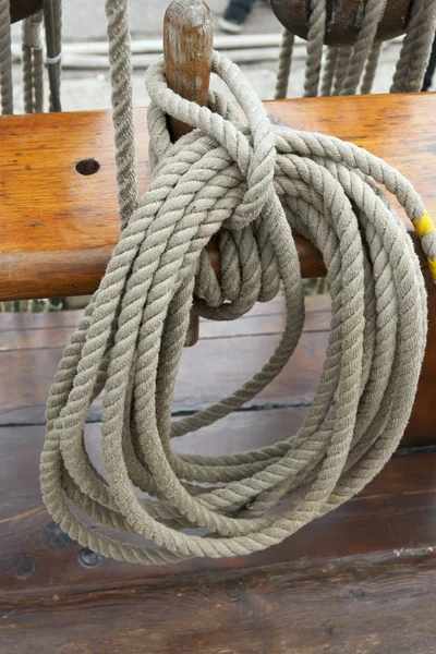 Мотузки на парусного корабля — стокове фото