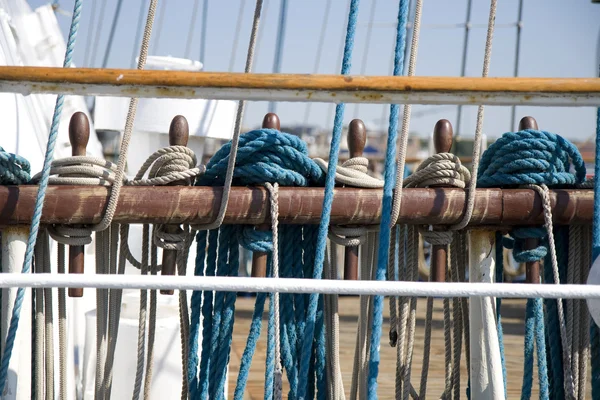 帆船船上的绳索 — 图库照片