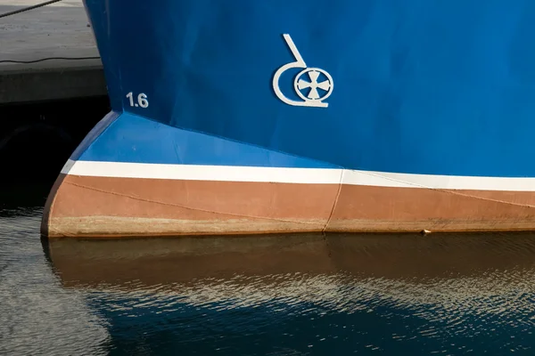 Корабль с бульдозером — стоковое фото