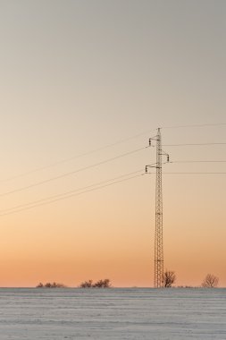 yüksek gerilim elektrik pilon günbatımında