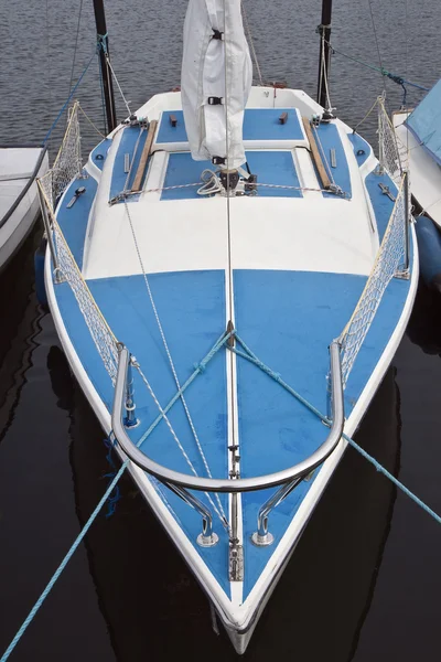 Mały jacht — Zdjęcie stockowe