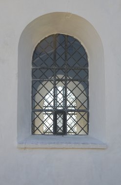 Kilisenin penceresinden bakmak