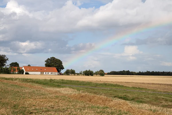 Arco-íris sobre a Fazenda — Fotografia de Stock