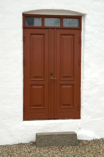 Маленькая дверь церкви — стоковое фото