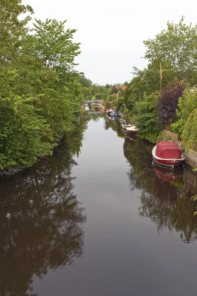 Canots dans le canal — Photo