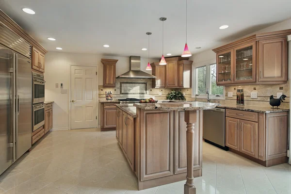 Keuken in gerenoveerd huis — Stockfoto