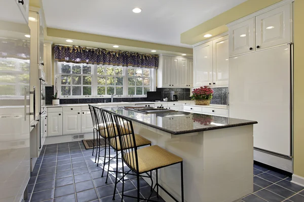 Keuken met granieten counter — Stockfoto