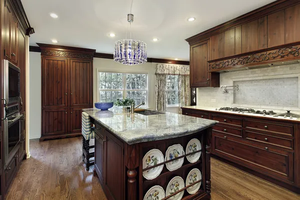 Traditional kitchen with granite island — Stock Photo, Image