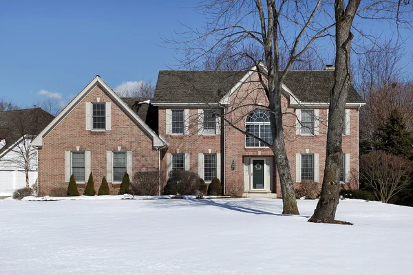 Brick home in winter — Stock Photo, Image