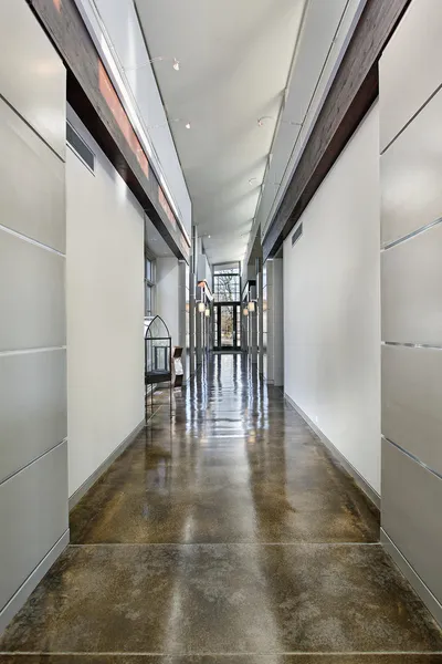 Hallway in upscale home — Stock Photo, Image