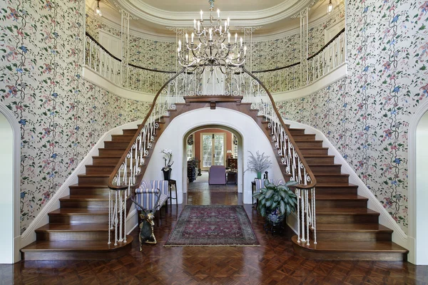 Velké foyer s dvojité schodiště — Stock fotografie