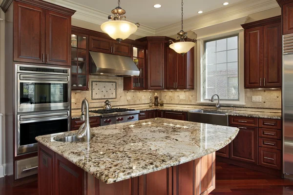 Kitchen with granite island Royalty Free Stock Images