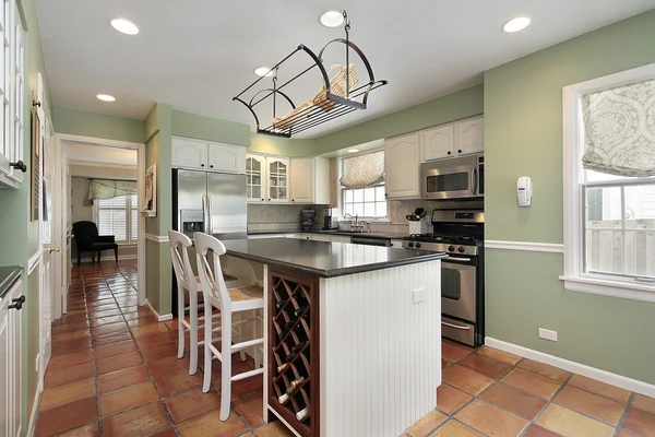 Keuken met terracotta vloer tegels — Stockfoto