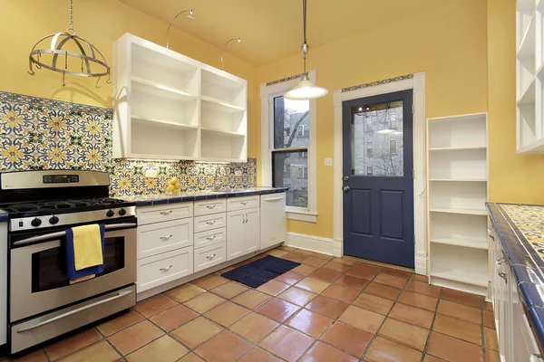 Kitchen with terra cotta floor tile — Stock Photo, Image