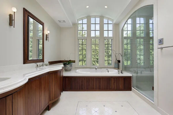 Master bath with wood cabinetry — Stock Photo, Image