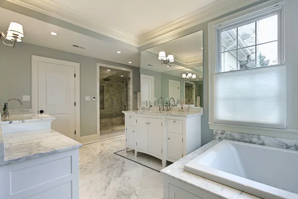 Large master bath in luxury home — Stock Photo, Image