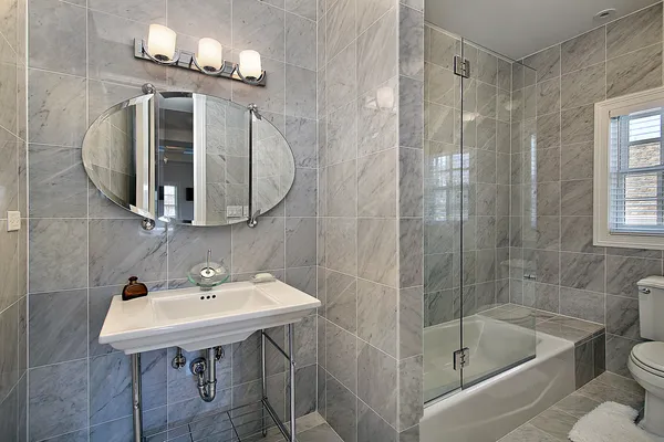 Master bath with gray tile — Stock Photo, Image