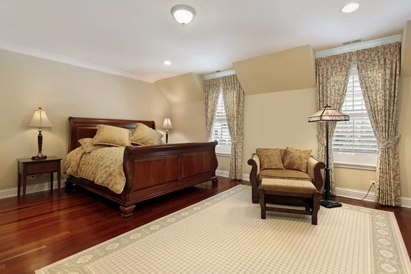 Master bedroom with cherry wood flooring — Stock Photo, Image