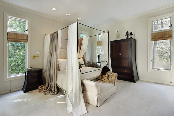 Sypialnia w luksusowy dom — Zdjęcie stockowe