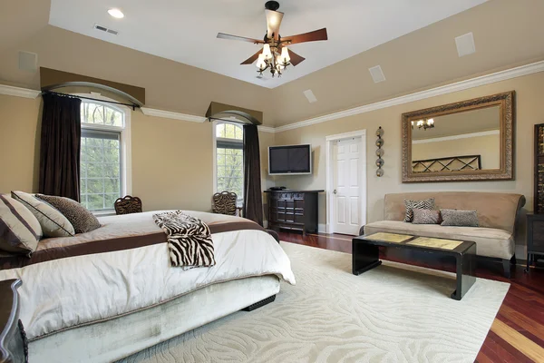 Master bedroom with tray ceiling — Stock Photo, Image